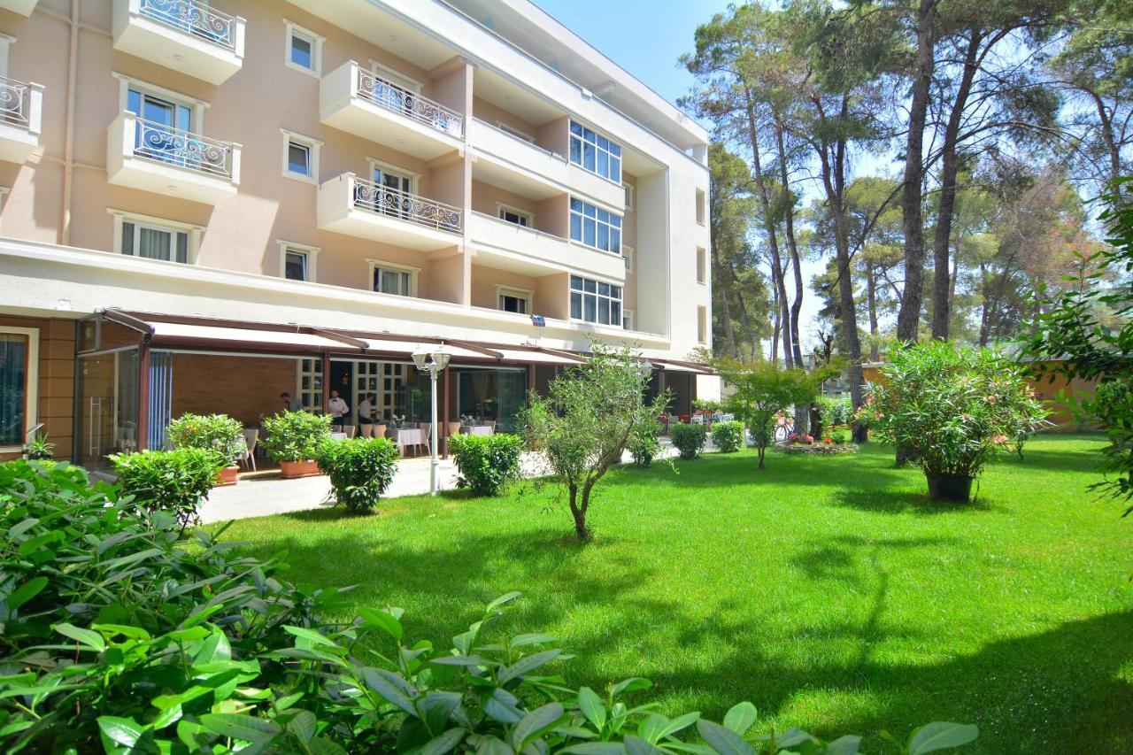 Sandy Beach Resort Golem  Exteriör bild